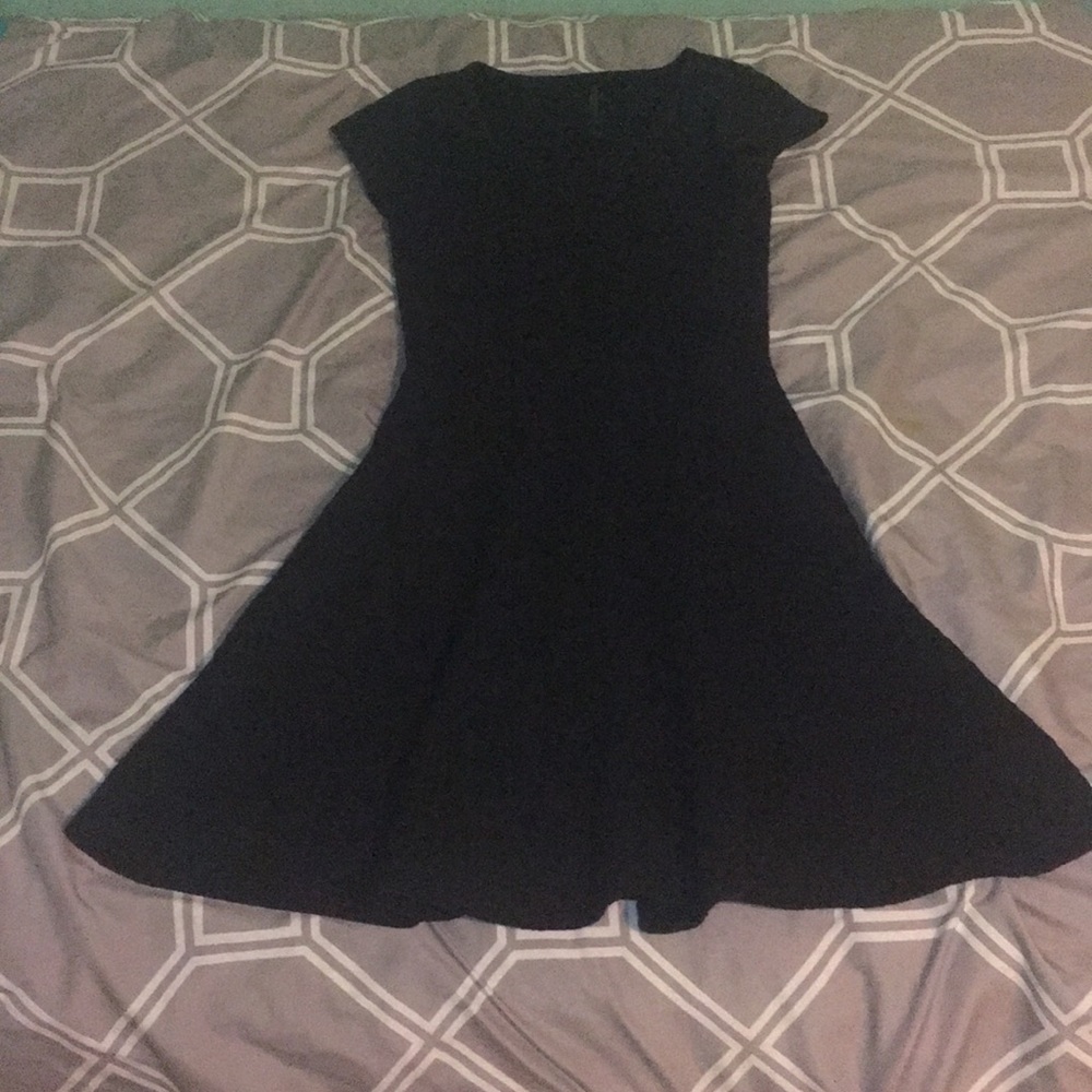 SMALL BLACK DRESSS!!! GET IT CHEAP WHILE YOU CANN